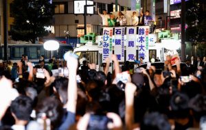 ژاپن در آزمون کلیدی نخست وزیر ایشیبا به نظرسنجی می پردازد ژاپن در آزمون کلیدی نخست وزیر ایشیبا به نظرسنجی می پردازد