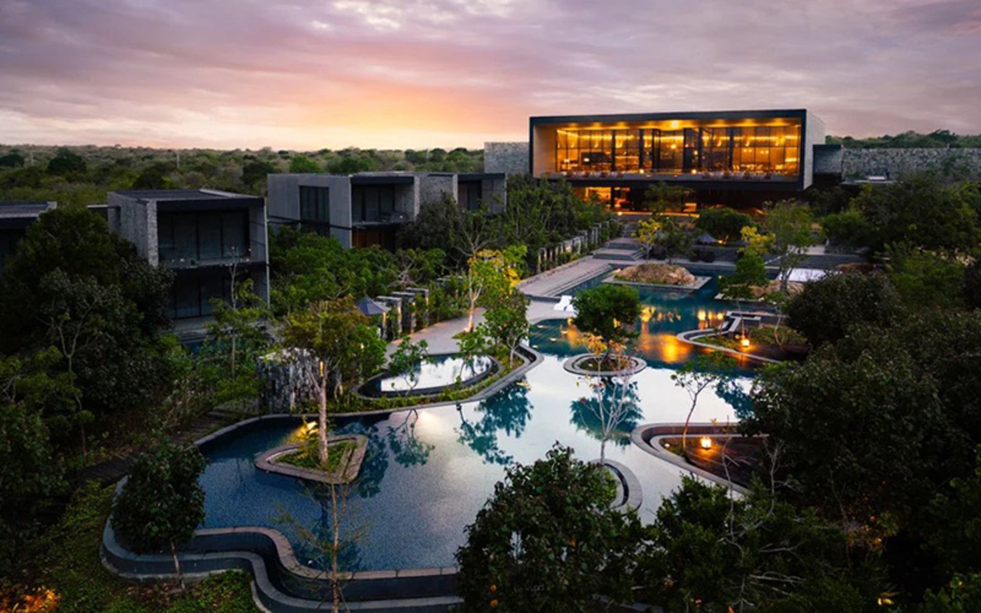 استخر و فضای سبز هیلتون یالا ریسورت