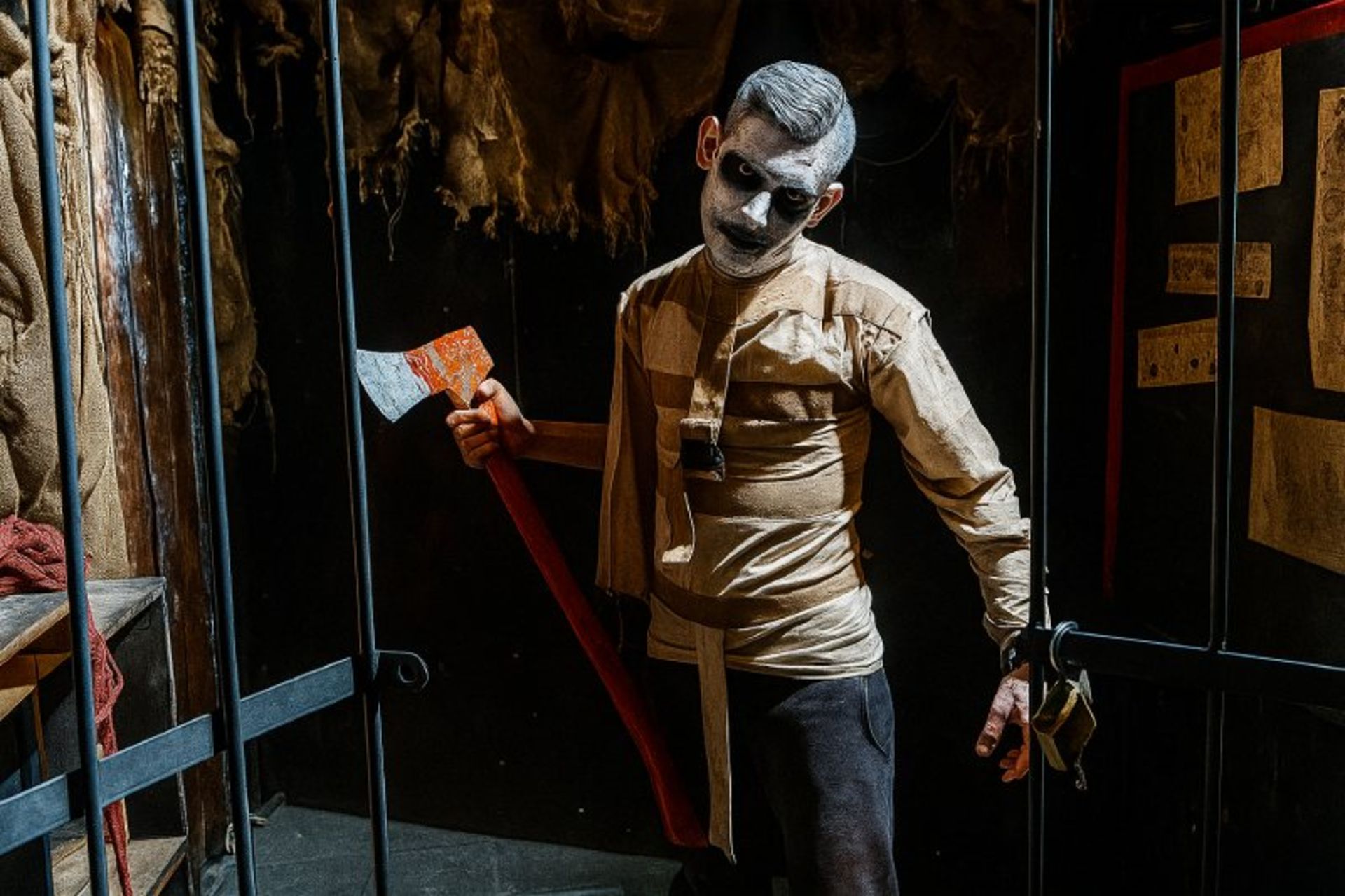 اکتور اتاق فرار خونه باغ مشهد