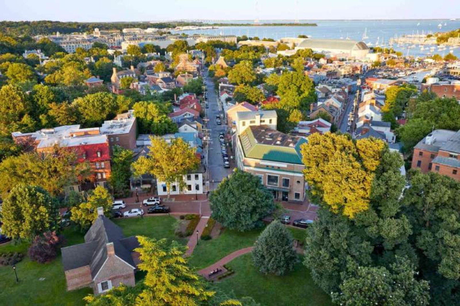 خانه های مسکونی آناپولیس در کنار دریا