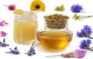 تفاوت ژل رویال با عسل؛ کدام‌یک مقوی‌تر است؟