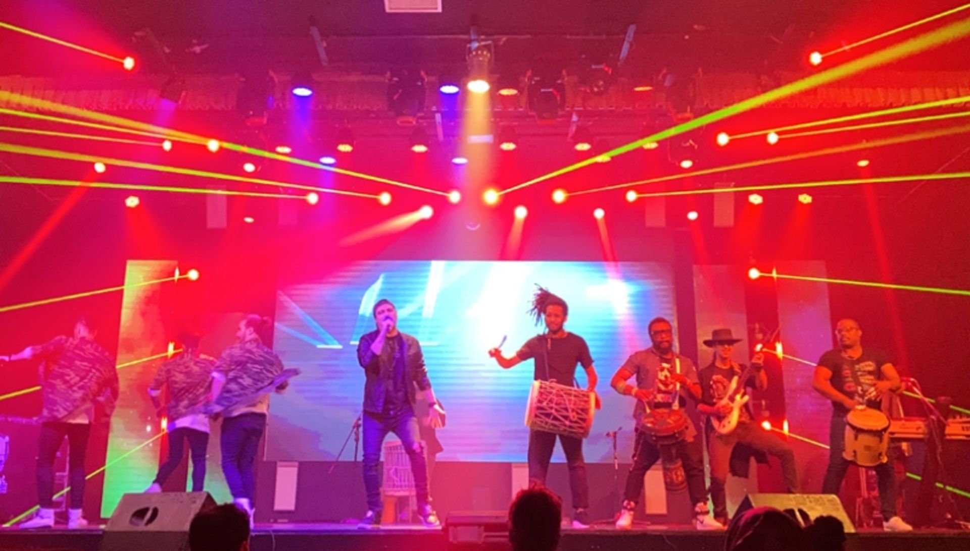 جنگ شبانه کیش با نورپردازی ویژه و گروه موسیقی