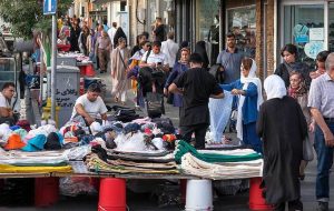 طرح جدید ساماندهی دست فروشان / بساط دست فروشان جمع می‌شود؟