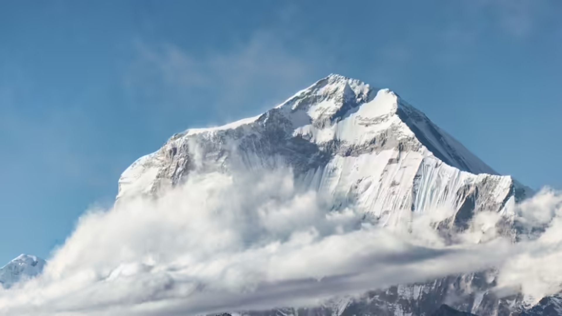 قله برفی کوه دالاگیری