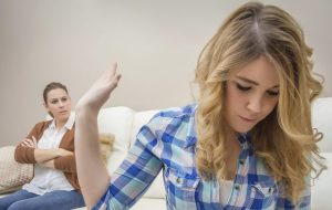 چگونه با افراد بی شخصیت رفتار کنیم؟ ۱۰ راهکار روانشناسانه