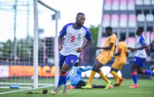 عکس | هدیه لیونل مسی به ستاره جدید استقلال عکس | هدیه لیونل مسی به ستاره جدید استقلال