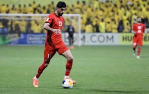 عکس | حرکت عاشقانه ستاره تراکتور برای همسرش در جشن قهرمان