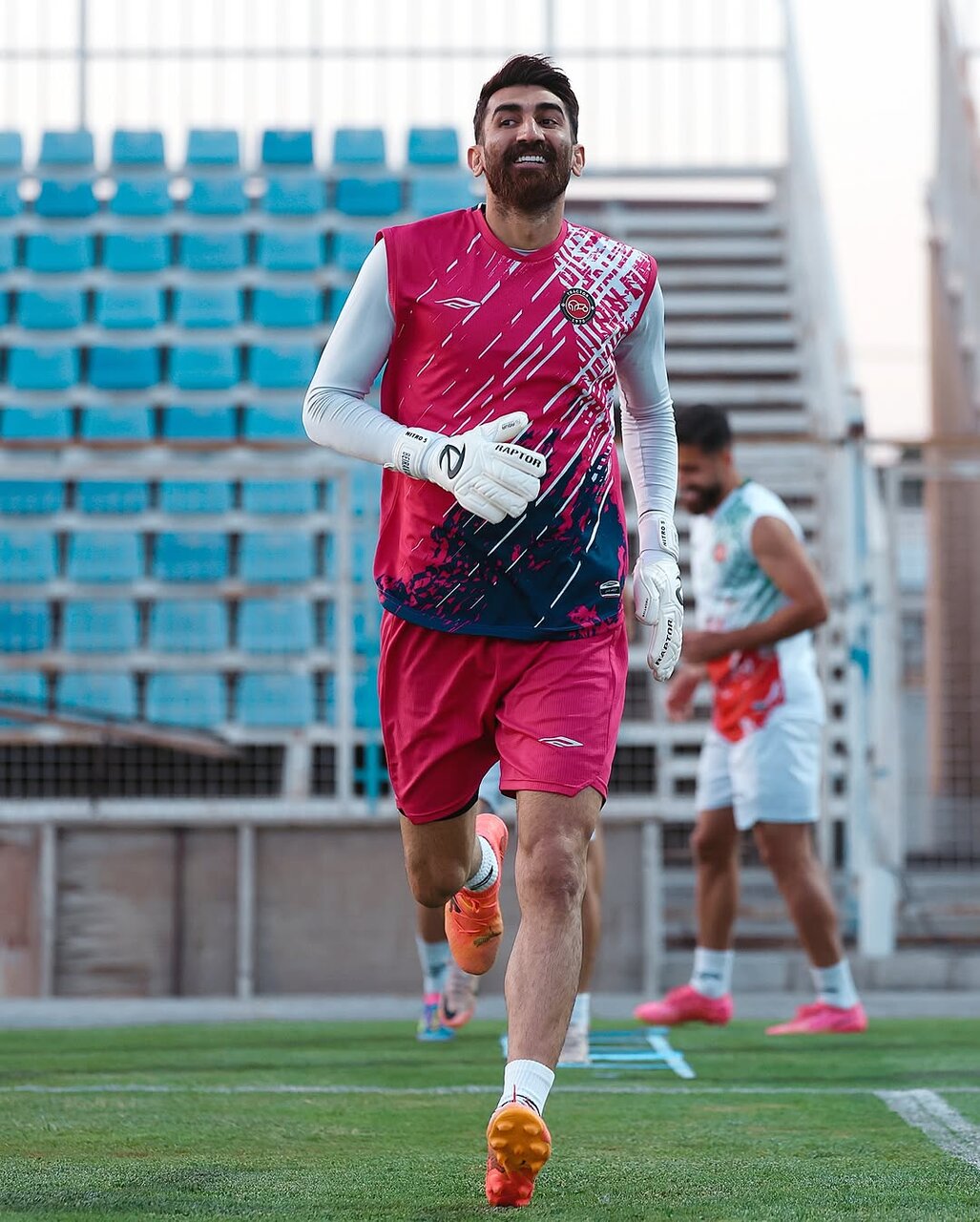 عکس | پاسخ بیرانوند به شایعات جدایی از تراکتور