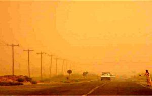 طوفان این جاده را مسدود کرد