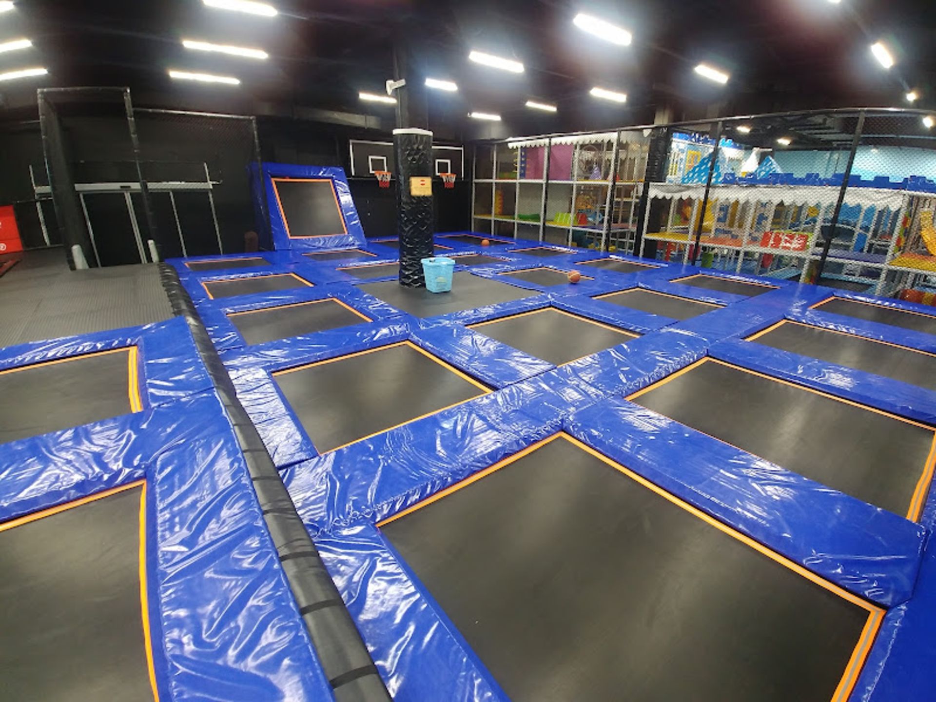 ترامپولین های هلیوم پارک مشهد