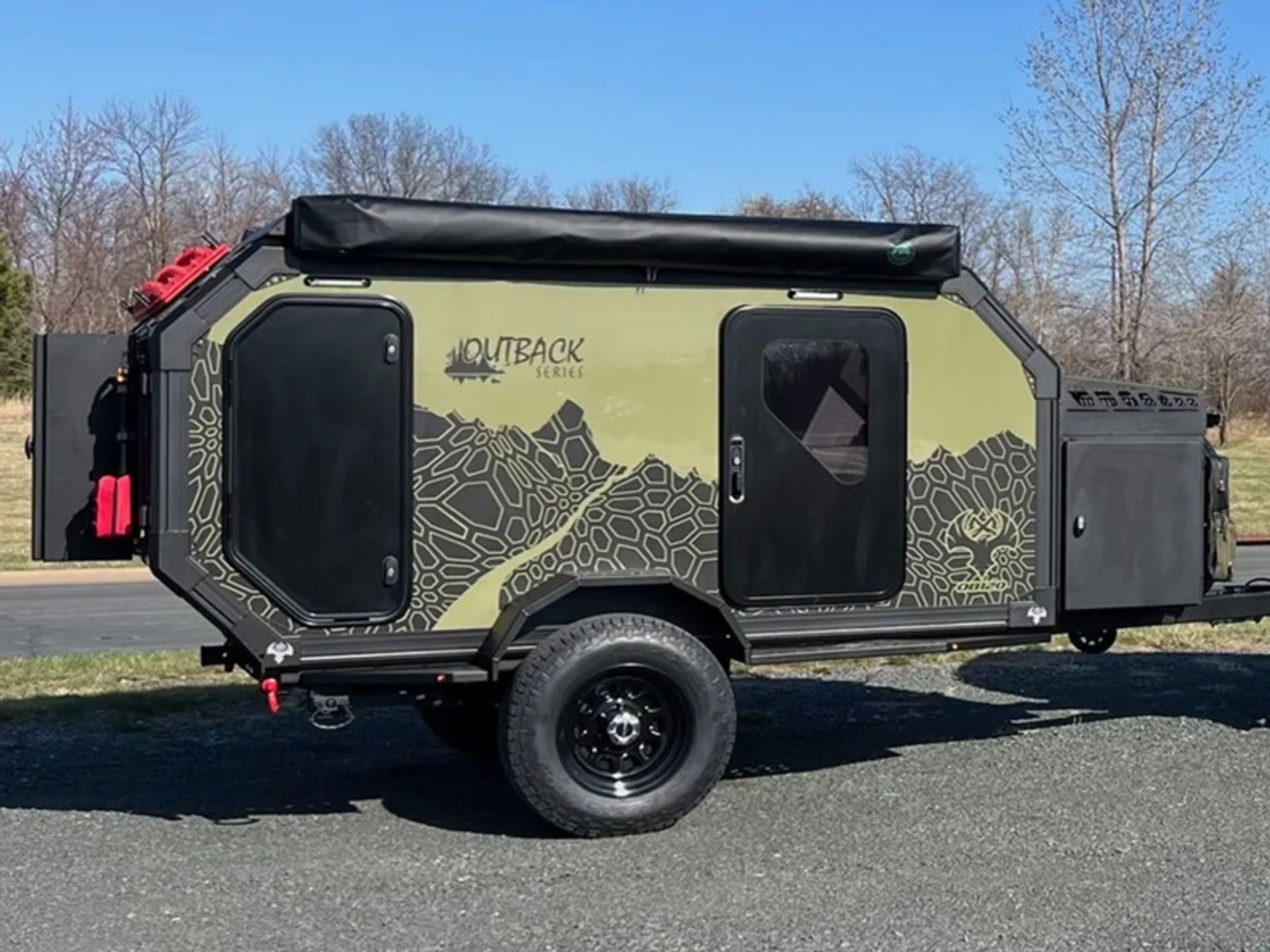 نمای کناری کاروان ایمپریال اوت دورز