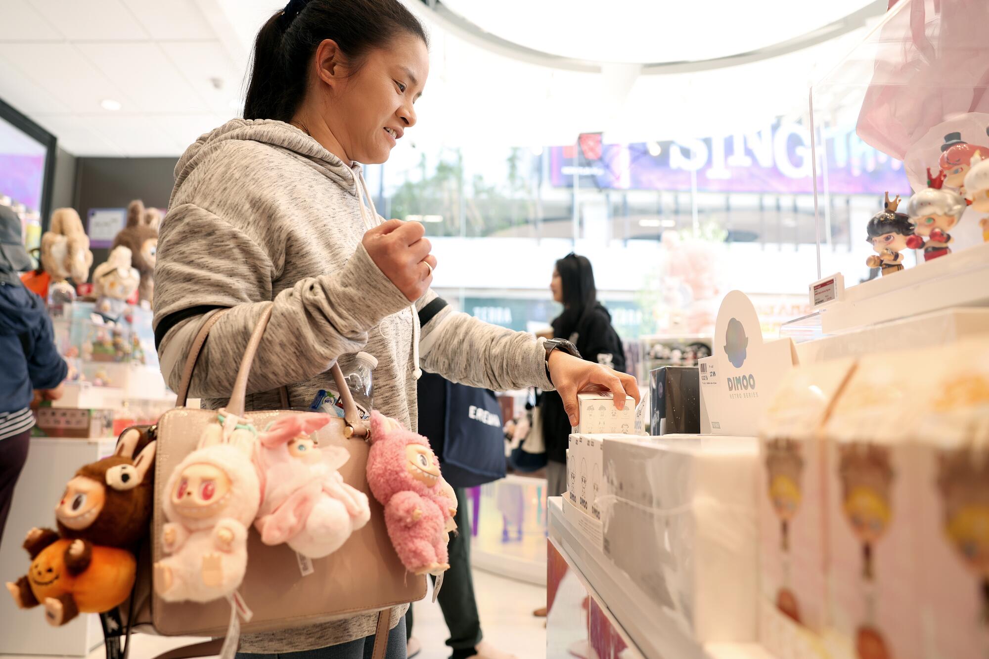 خریدن عروسک لبوبو