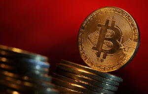 بیت کوین بینی زیر 113K دلار: ETFS BLEED ، سخنرانی جکسون سوراخ پاول در عرشه