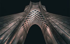 سفر در شاهکارهای معماری؛ از دیوار سرخ تا برج آزادی