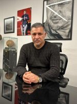 عکس| دیدار صمیمانه علی دایی با خواننده لس آنجلسی