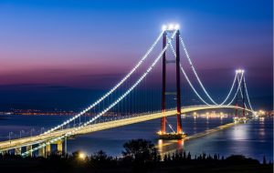 شاهکارهای معلق معماری؛ آشنایی با طولانی‌ترین پل‌های معلق جهان