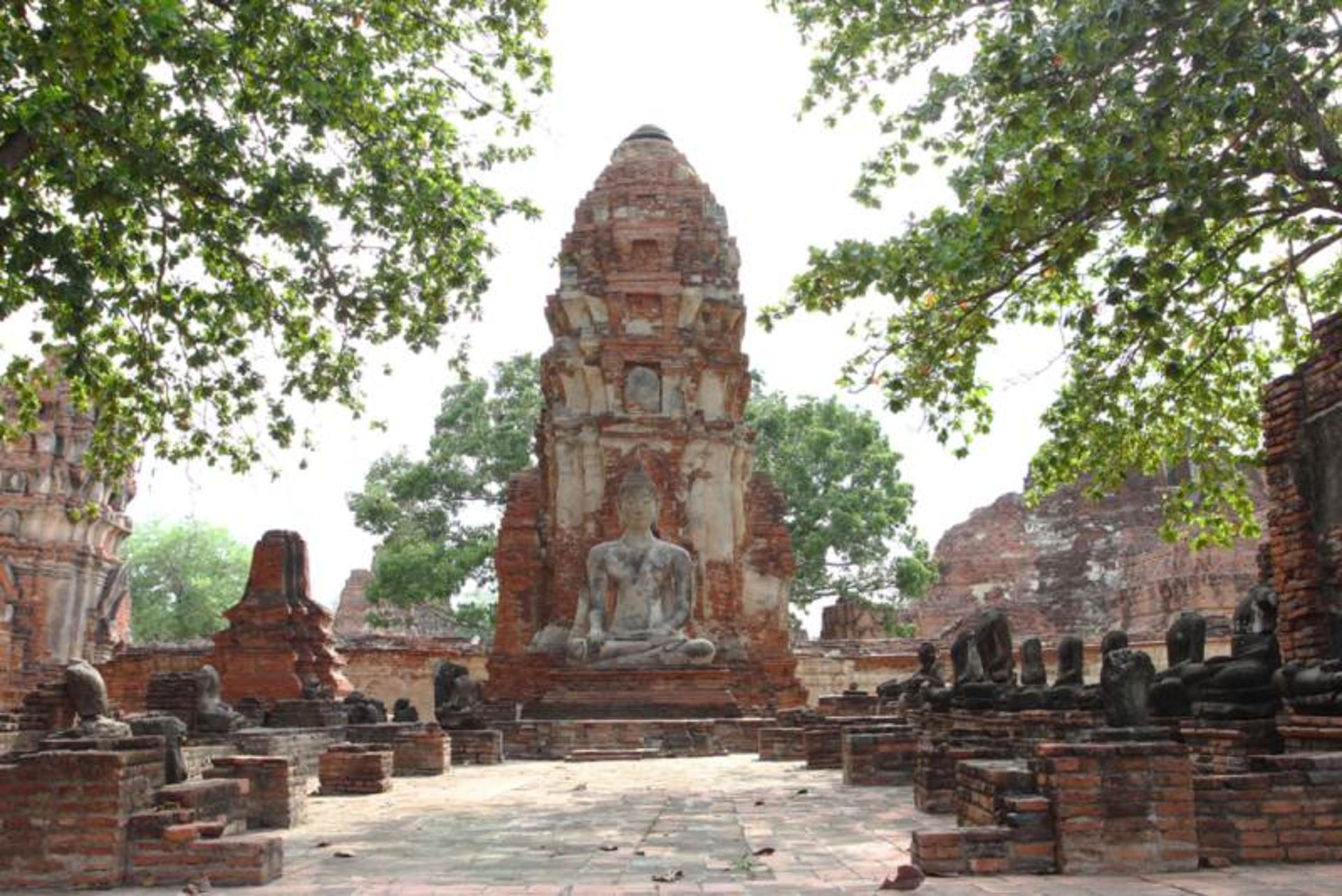 مجسمه ای در شهر باستانی باگان