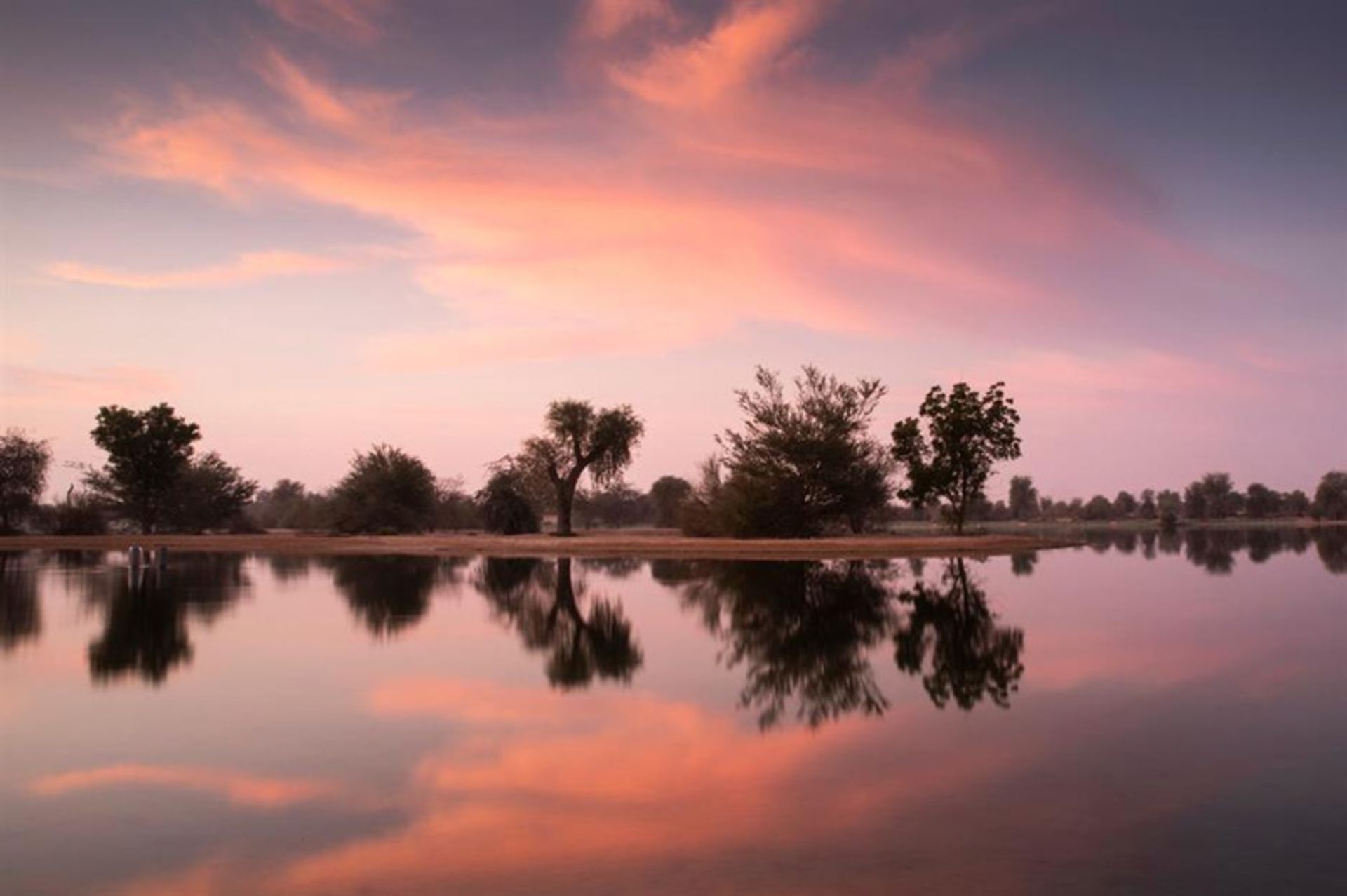 طلوع خورشید در دریاچه القدره