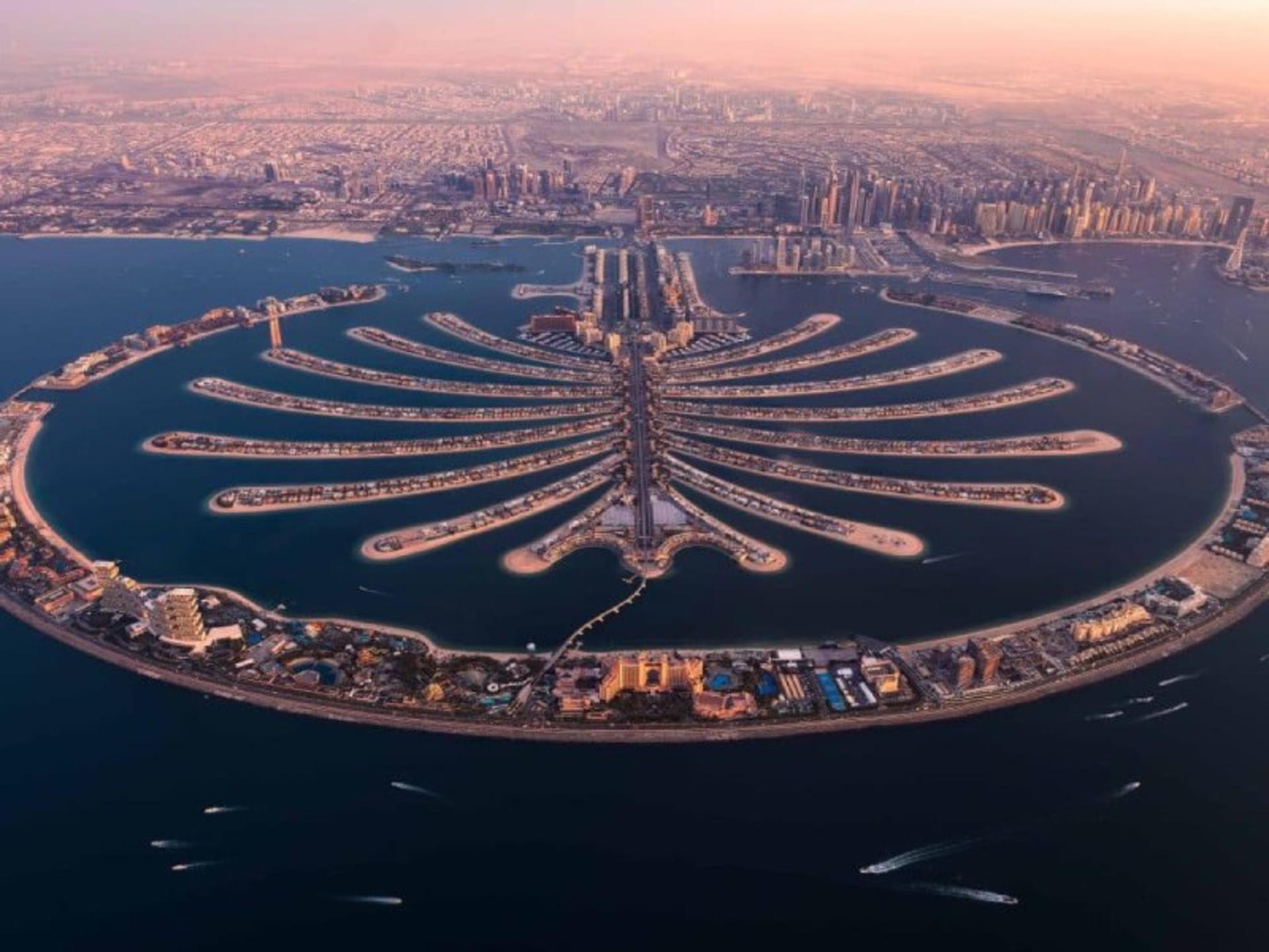 تصویر هوایی از جزیره نخل جمیرا درون دریا