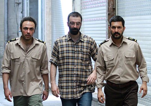 حامد بهداد در نمایی از فیلم سد معبر