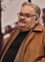 اکبر عبدی در بیمارستان بستری شد/ خطر رفع شده است