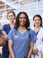 بیش از نیمی از کارگران مراقبت های بهداشتی در حال دریافت روابط عمومی کانادایی هستند