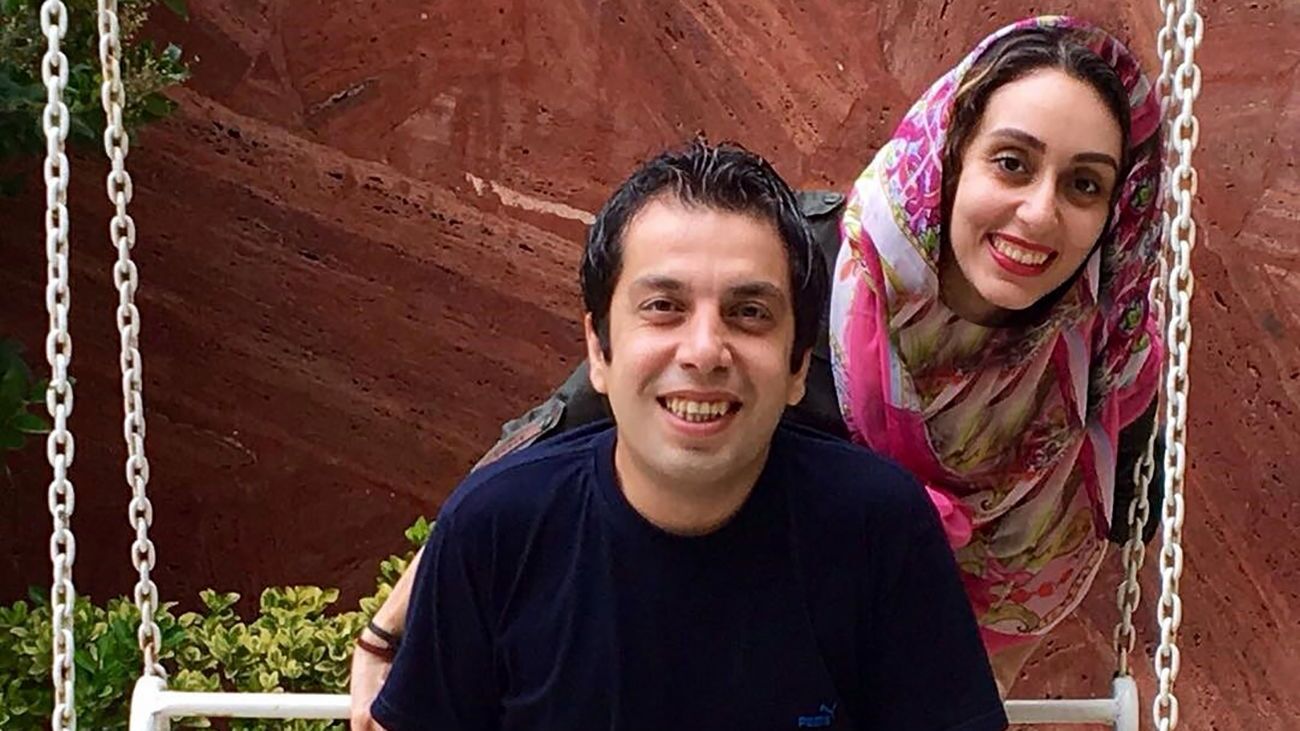 عباس جمشیدی فر همراه با همسر