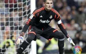 حضور دروازه بان رئال مادرید در تست پزشکی استقلال