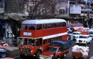 سفر به تهران قدیم؛ خودروهای رنگی و غول‌ قرمز در ترافیک دهه ۴۰!