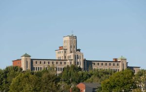 شهروندان فرانسوی زبان این کشورها یک مطالعه مستقیم در مسیر اقامت دائم دارند