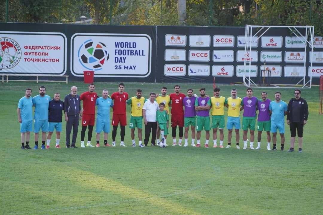 عکس | تمرین تیم ملی در زمین استقلال با حضور مهمانان ویژه