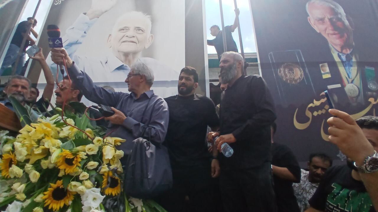 عکس | حسن یزدانی در مراسم خاکسپاری ببر مازندران