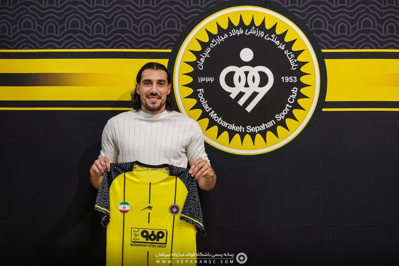 عکس | ستاره فرانسوی در سپاهان؛ رونمایی رسمی از مهاجم جدید تیم محرم