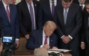 قیمت بیت کوین به 116،000 دلار راهپیمایی می کند زیرا ترامپ تصمیم گرفت EO را امضا کند تا بیت کوین و رمزنگاری را به 401 (k) اجازه دهد