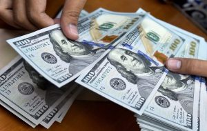 قیمت جدید دلار، یورو و سایر ارزها امروز ۵ شهریورماه ۱۴۰۴/ دلار باز هم از مرز روانی عبور کرد