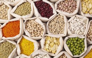 قیمت حبوبات امروز ۱۴ تیر ۱۴۰۴/ قیمت لوبیاچیتی کیلویی عجیب شد + جدول