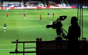 لیگ ایران و جهان شروع می شود اما کو مجری توانمند؟/تلویزیون بعد از عادل و مزدک و فرشاد محمدی ،گزارشگر ندارد