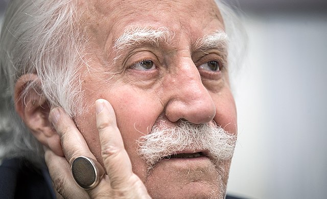 چهره محمود فرشچیان