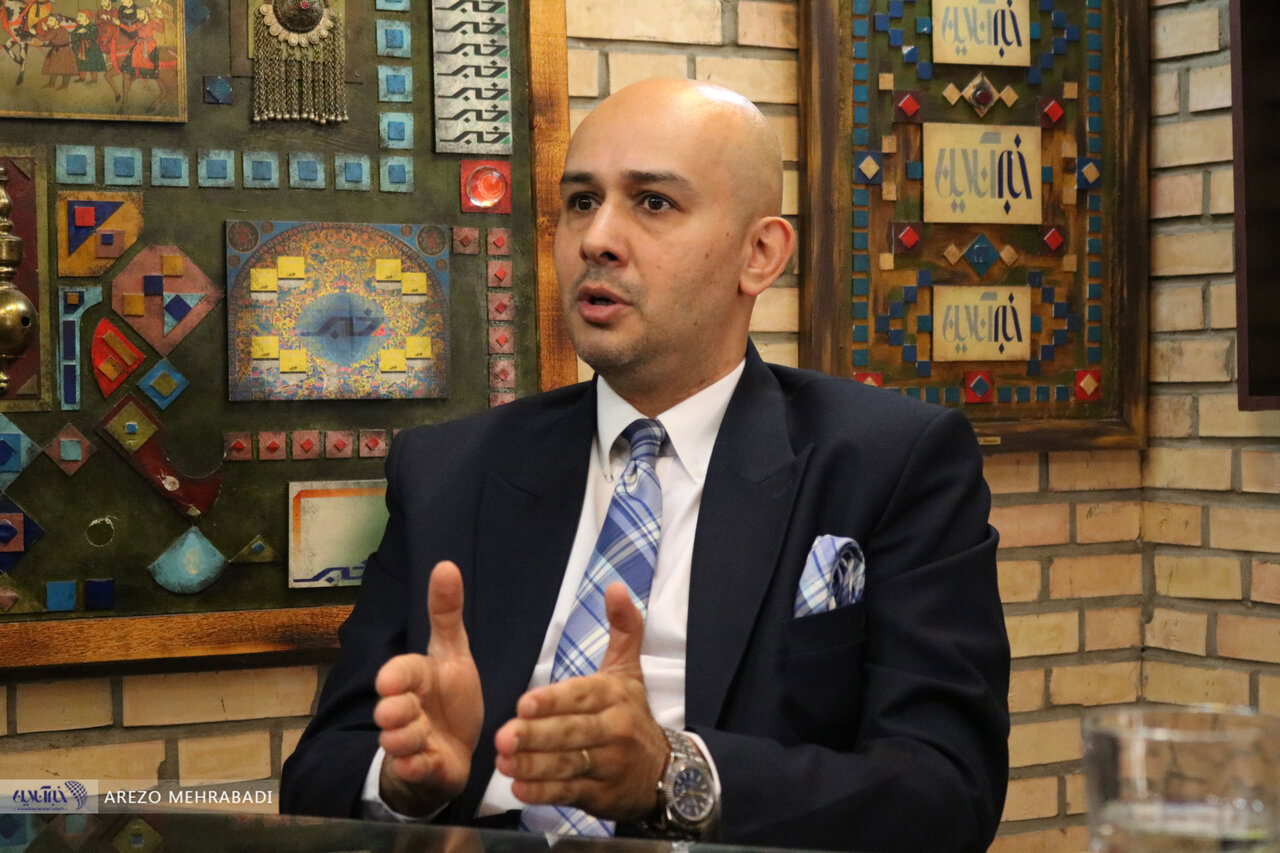 هشدار یک اقتصاددان درباره مکانیزم ماشه/ مولوی: بدون رفع تحریم، اقتصاد ایران در باتلاق رکود و تورم غرق می‌شود