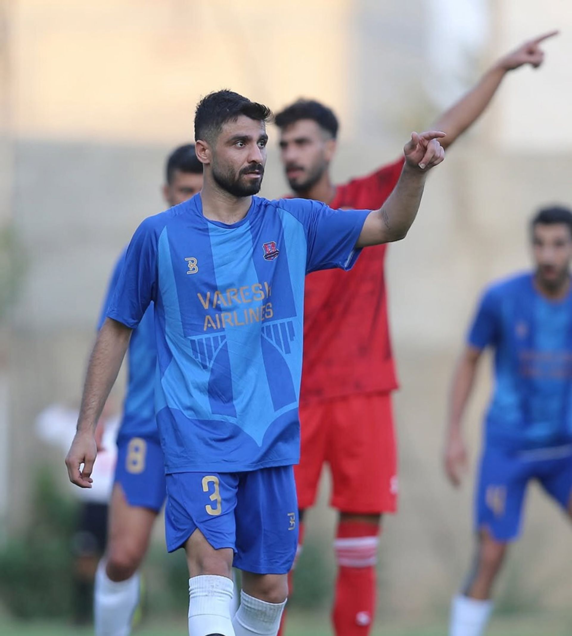 پل ورسک روی لباس تیم نساجی