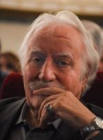 پیکر استاد فرشچیان کنار مقبره صائب تبریزی آرام می‌گیرد-راهبرد معاصر