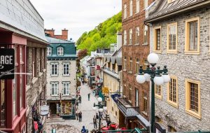 کبک دعوت نامه هایی را برای کارگران با مهارت های متوسط و دستی صادر می کند