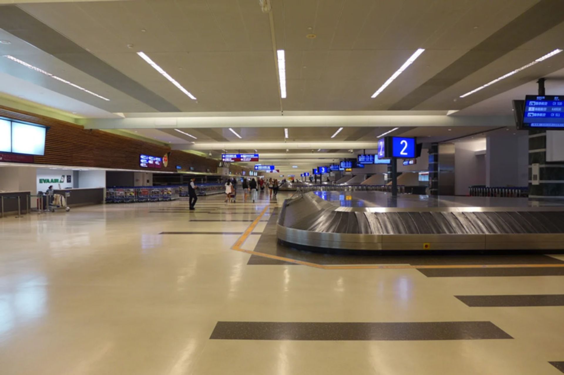 نقاله حمل چمدان در فرودگاه تایوان