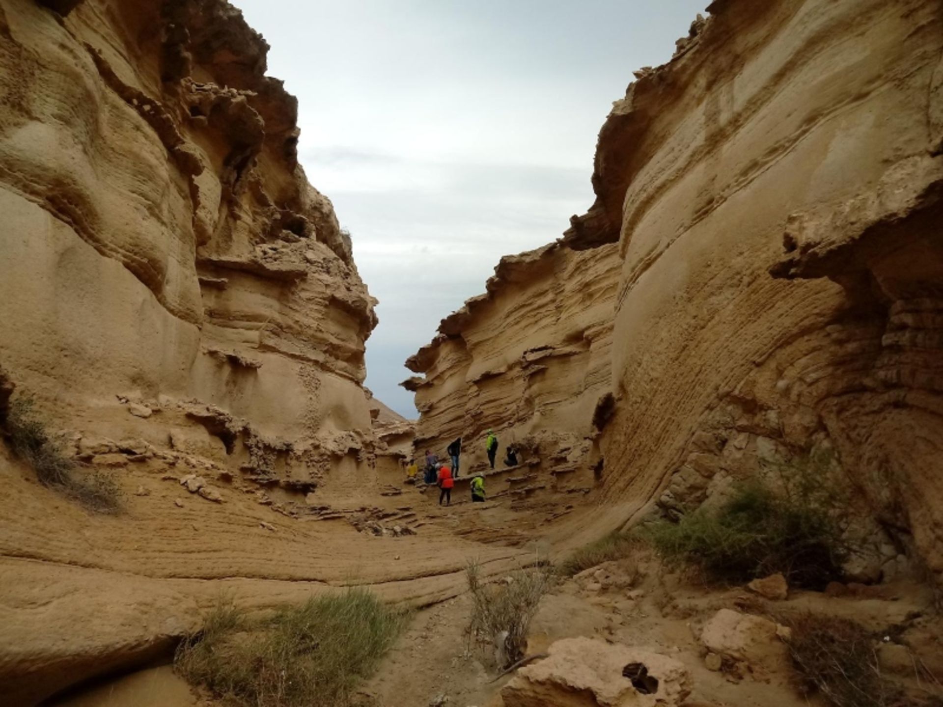 مسیر دسترسی میان صخره های عظیم تا تنگه کریان دولاب