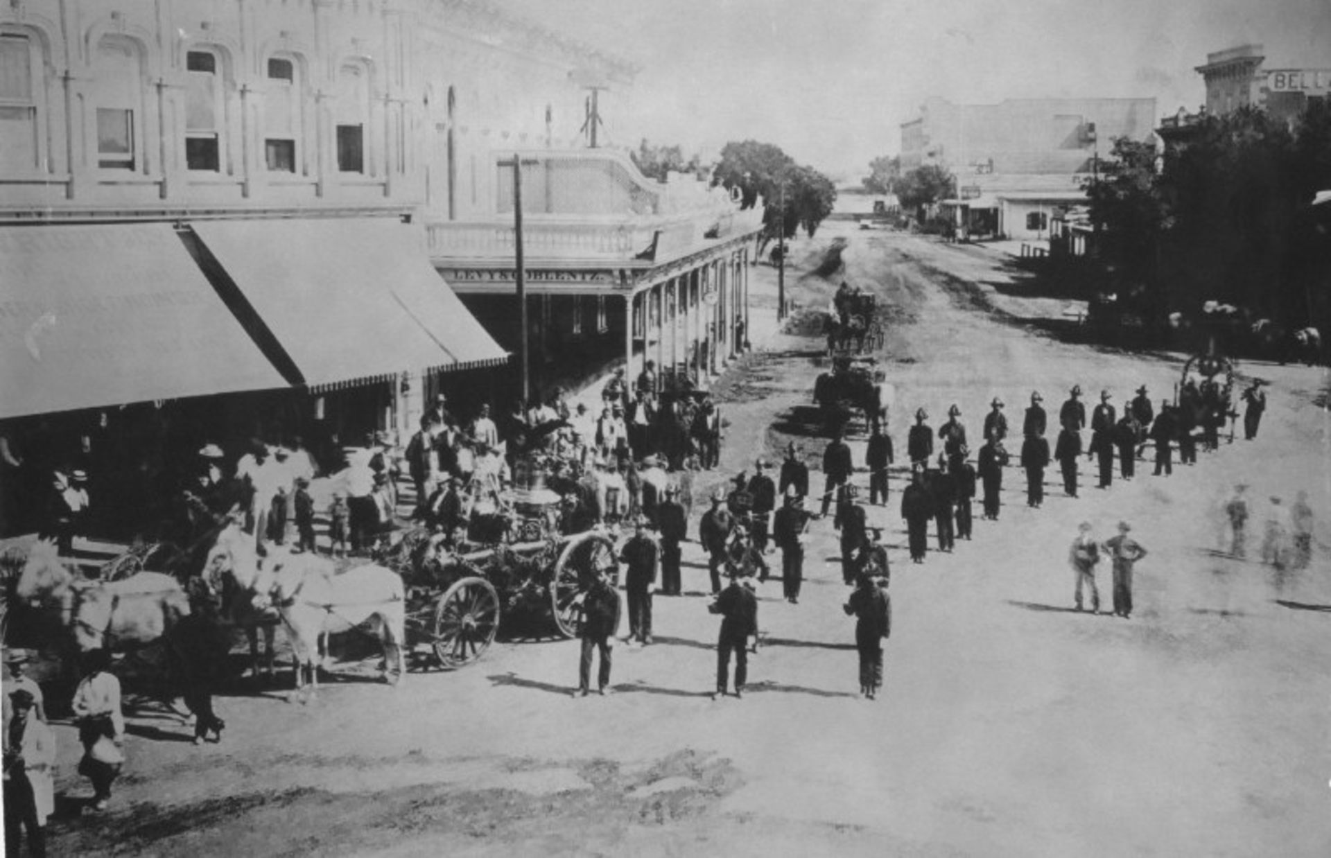 تصویر قدیمی از رژه در لس آنجلس