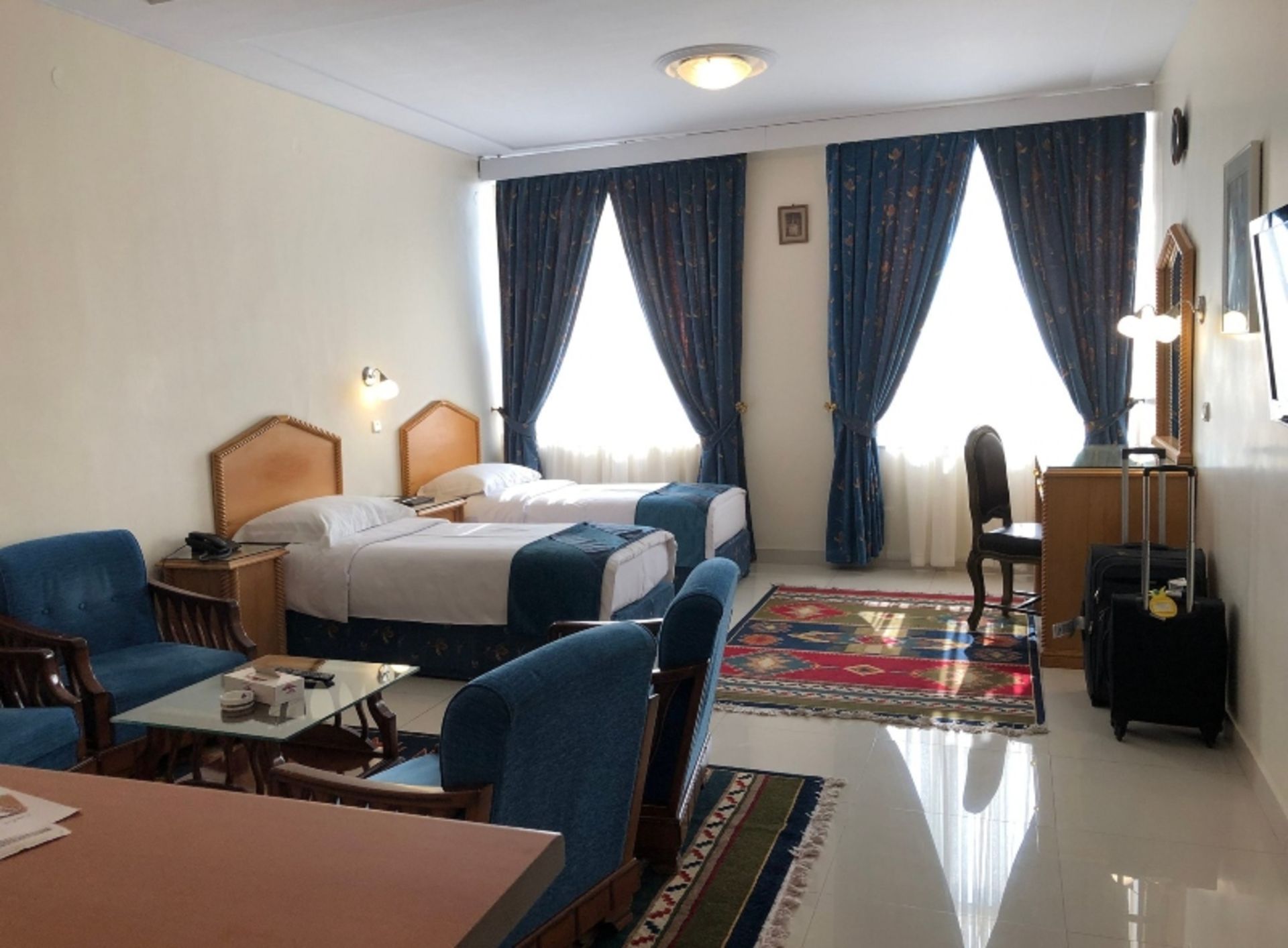 دکوراسیون آبی رنگ اتاق هتل رودکی تهران