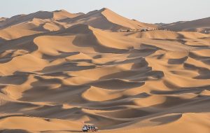 معروف‌ترین بیابان‌های چین؛ شگفتی شن‌های آوازخوان و دریاچه مرگ