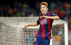 عکس | خاص‌ترین بوسه منیر الحدادی با لباس بارسلونا