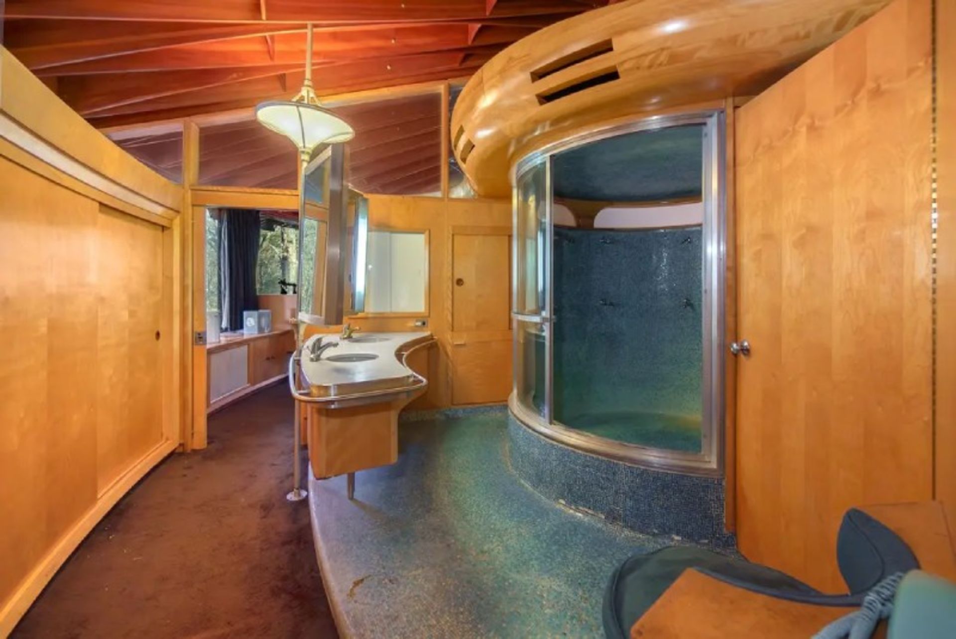 سرویس بهداشتی ساختمان یوفو