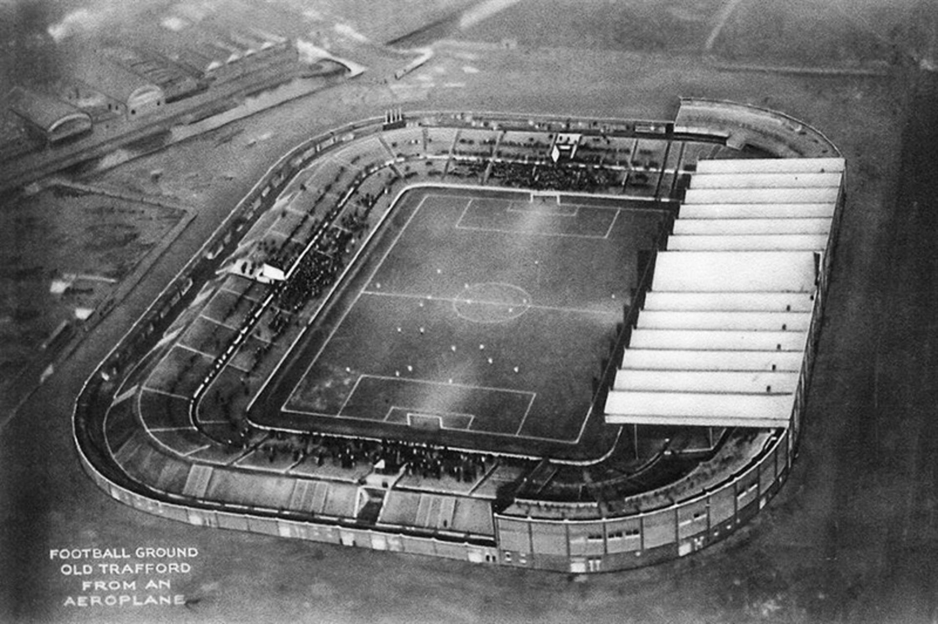 عکس هوایی از ورزشگاه الد ترافورد در منچستر
